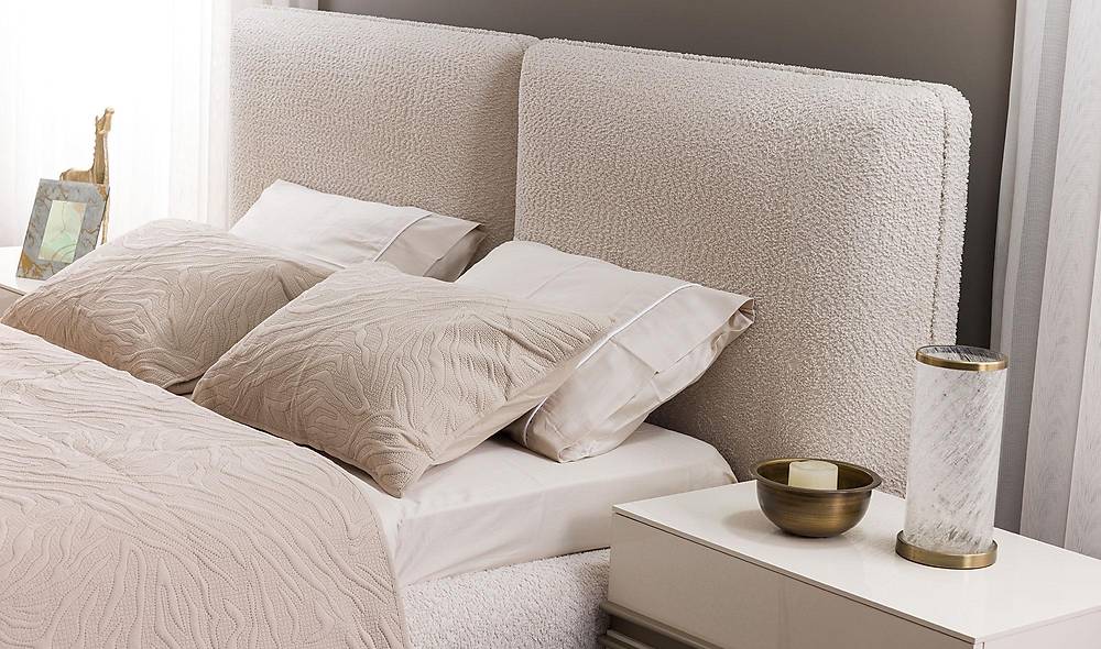 Monas Bedframe 1