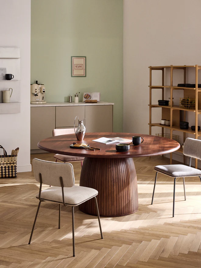 Arthaya Dining Table