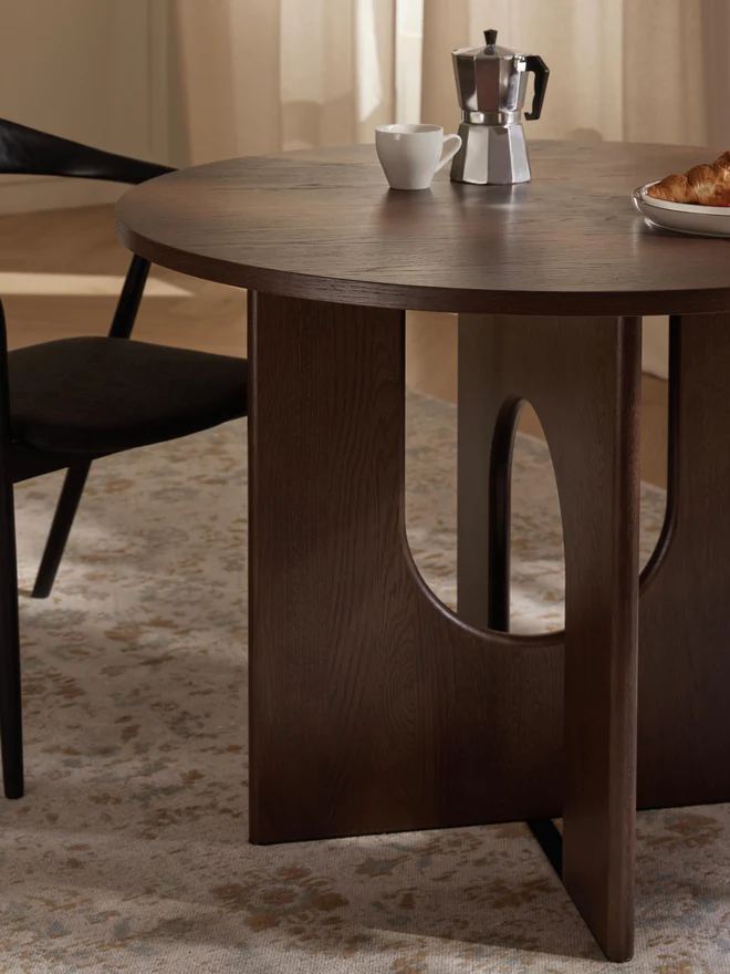 Lira Dining Table 1
