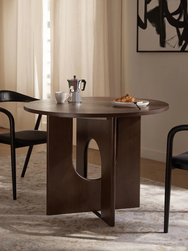 Lira Dining Table