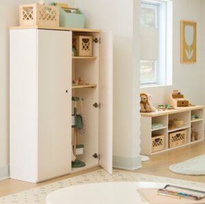 Wardrobe Saka